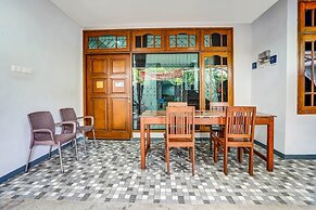 OYO Titik Koma Guest House