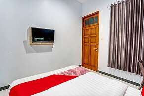OYO Titik Koma Guest House