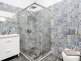 Sanders Home Suites - Cozy Street-view Studio