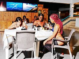 1 Deluxe Lifestyle