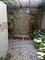 Nora's Laureles