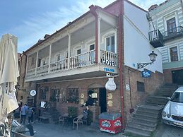 Tbil Inn Hotel