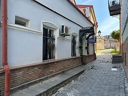 Tbil Inn Hotel