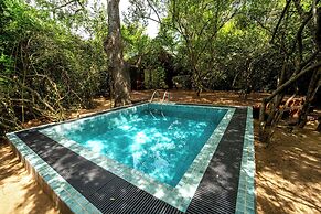 Leopard Reach Yala by Seven Angels