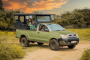 Leopard Reach Yala by Seven Angels