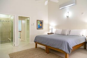 Captivating 2-bed Town-house in Kingston