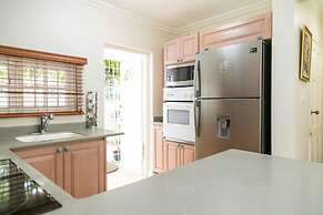 Captivating 2-bed Town-house in Kingston