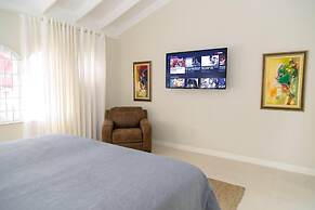 Captivating 2-bed Town-house in Kingston