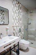 Al-Istiklal Suites