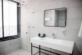 Al-Istiklal Suites