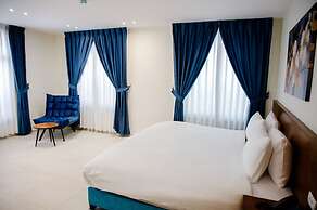 Al-Istiklal Suites