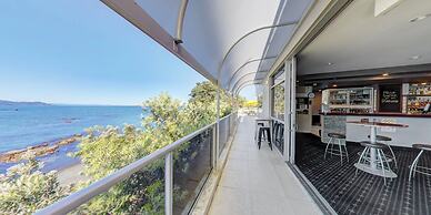 Te Kaha Beach Hotel