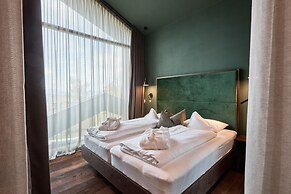 FLORIS GREEN SUITES