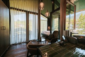 FLORIS GREEN SUITES