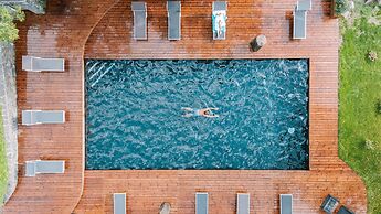 FLORIS GREEN SUITES