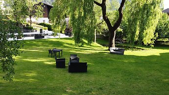 FLORIS GREEN SUITES