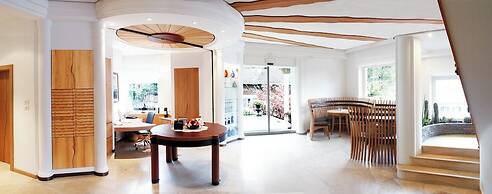 FLORIS GREEN SUITES