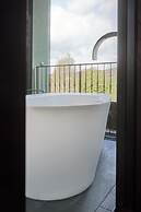 FLORIS GREEN SUITES
