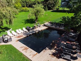 FLORIS GREEN SUITES