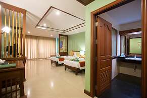 Hotel and Beach Bungalow at Lanta Resort