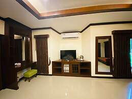 Hotel and Beach Bungalow at Lanta Resort