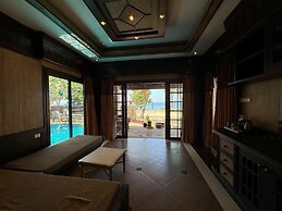 Hotel and Beach Bungalow at Lanta Resort