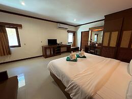 Hotel and Beach Bungalow at Lanta Resort
