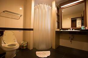 Hotel and Beach Bungalow at Lanta Resort