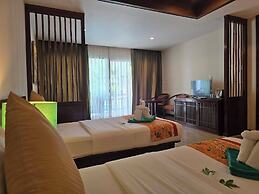 Hotel and Beach Bungalow at Lanta Resort