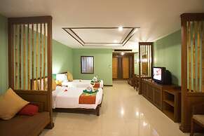 Hotel and Beach Bungalow at Lanta Resort