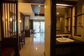 Hotel and Beach Bungalow at Lanta Resort