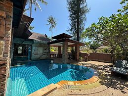 Hotel and Beach Bungalow at Lanta Resort