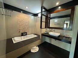Hotel and Beach Bungalow at Lanta Resort