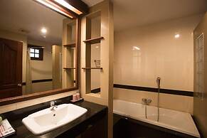 Hotel and Beach Bungalow at Lanta Resort
