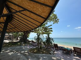 Hotel and Beach Bungalow at Lanta Resort