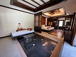 Hotel and Beach Bungalow at Lanta Resort