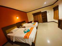 Hotel and Beach Bungalow at Lanta Resort