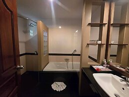 Hotel and Beach Bungalow at Lanta Resort