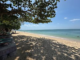 Hotel and Beach Bungalow at Lanta Resort
