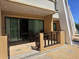 Hotel and Beach Bungalow at Lanta Resort