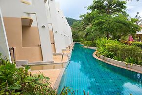 Hotel and Beach Bungalow at Lanta Resort