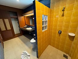 Hotel and Beach Bungalow at Lanta Resort