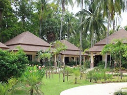 Hotel and Beach Bungalow at Lanta Resort