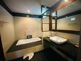 Hotel and Beach Bungalow at Lanta Resort