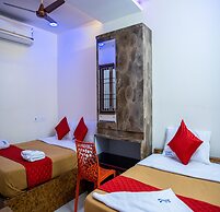 Le Suresh Residency
