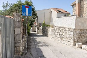 Old house with terrace - for guests on a budget
