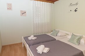 Old house with terrace - for guests on a budget