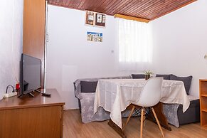 Old house with terrace - for guests on a budget