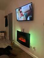 Stunning One Bed Modern & Contemporary Chalet