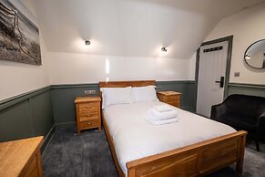 The Royal Bar & Shaker